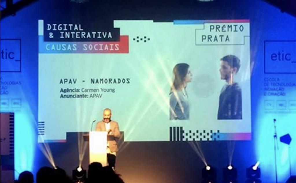 A campanha "Faz Stop!", campanha de sensibilização sobre Violência no Namoro promovida pela APAV e desenvolvida criativamente pela agência Carmen, venceu o prémio Prémio Prata, na categoria Digital & Interativa - Causas Sociais, no XIX Festival do Clube Criativos de Portugal.