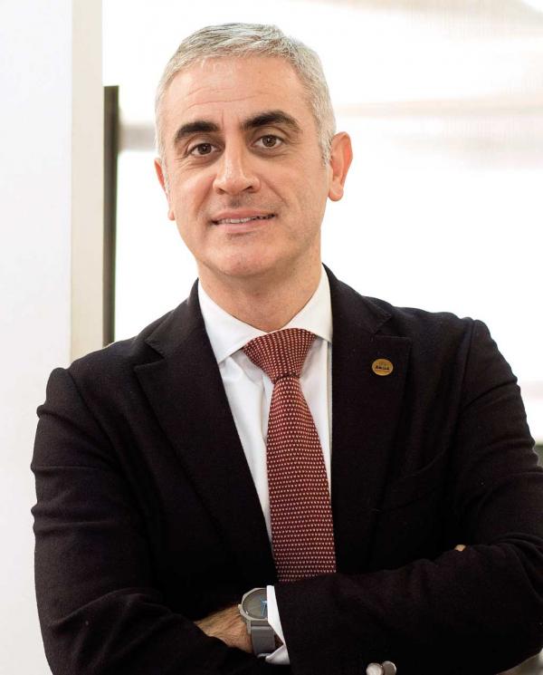 O presidente da APAV, João Lázaro, venceu o prémio de Personalidade Masculina Lux 2014 na categoria de Solidariedade.