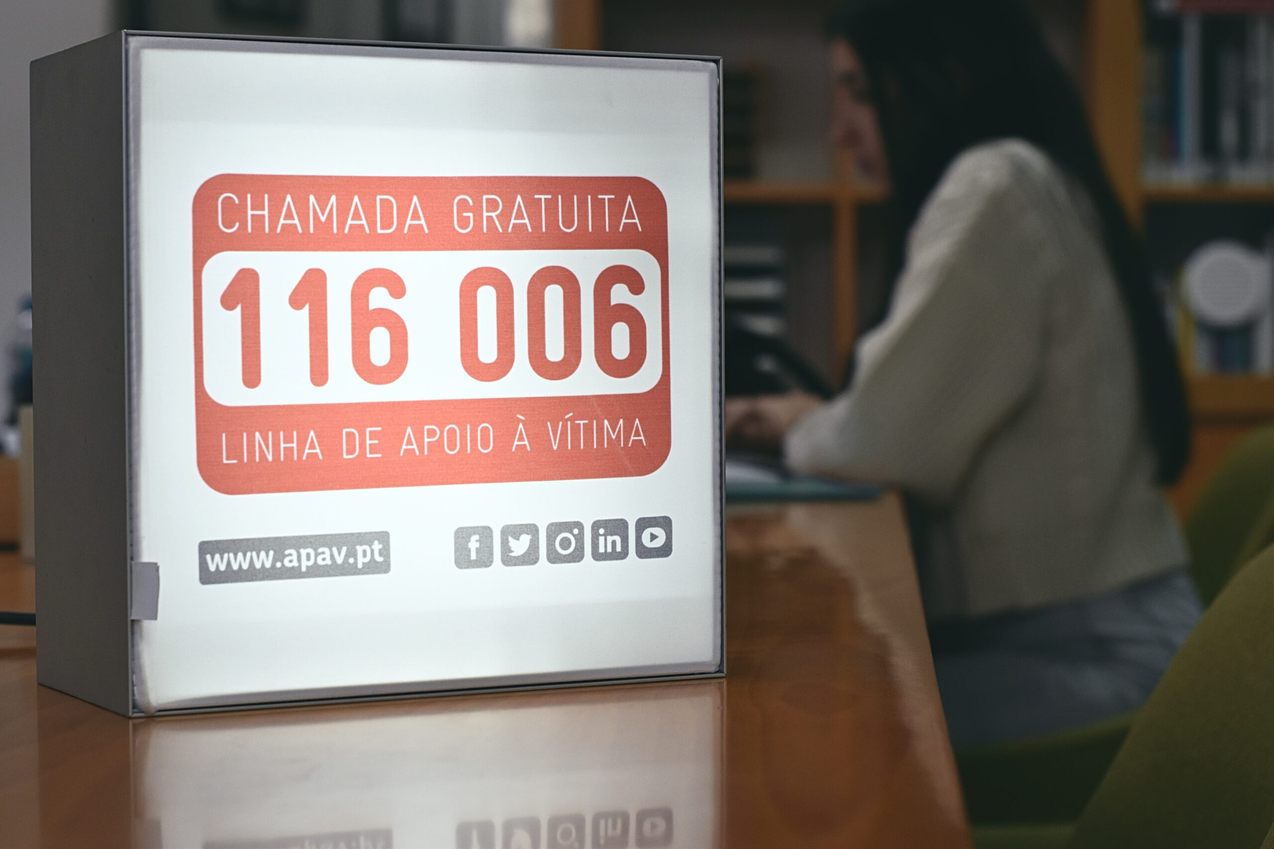 Linha de Apoio à Vítima 116 006