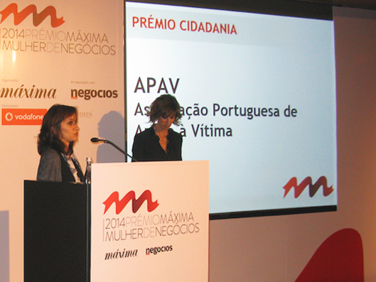 A Associação Portuguesa de Apoio à Vítima recebeu o Prémio Cidadania, atribuído na 15ª edição dos Prémios Máxima Mulheres de Negócios. A cerimónia teve lugar no Centro Cultural de Belém, em Lisboa, no passado dia 11 de Fevereiro.