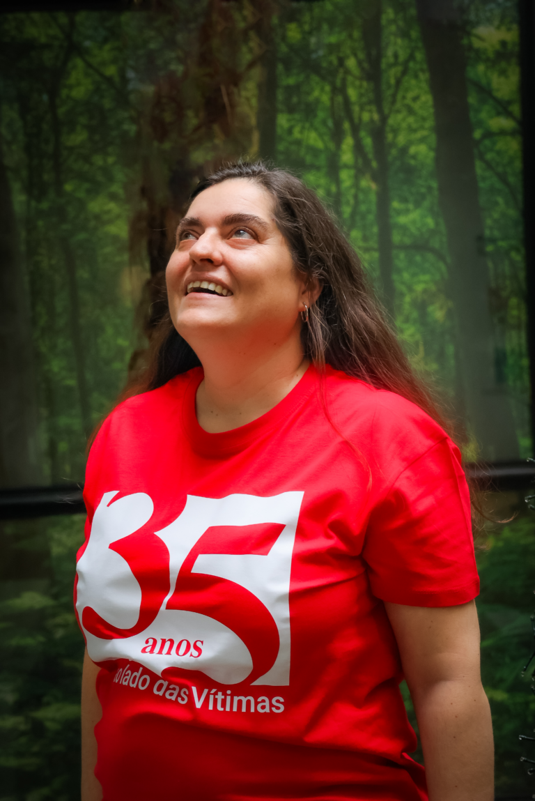 Pessoa APAV - 35 Anos ao lado das Vítima